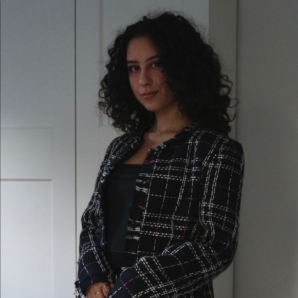 Meet your Posher, Nicole - Picture 3 of 5